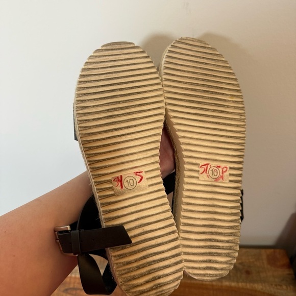 Black Women's Sandals, Size 10 - Picture 3 of 4